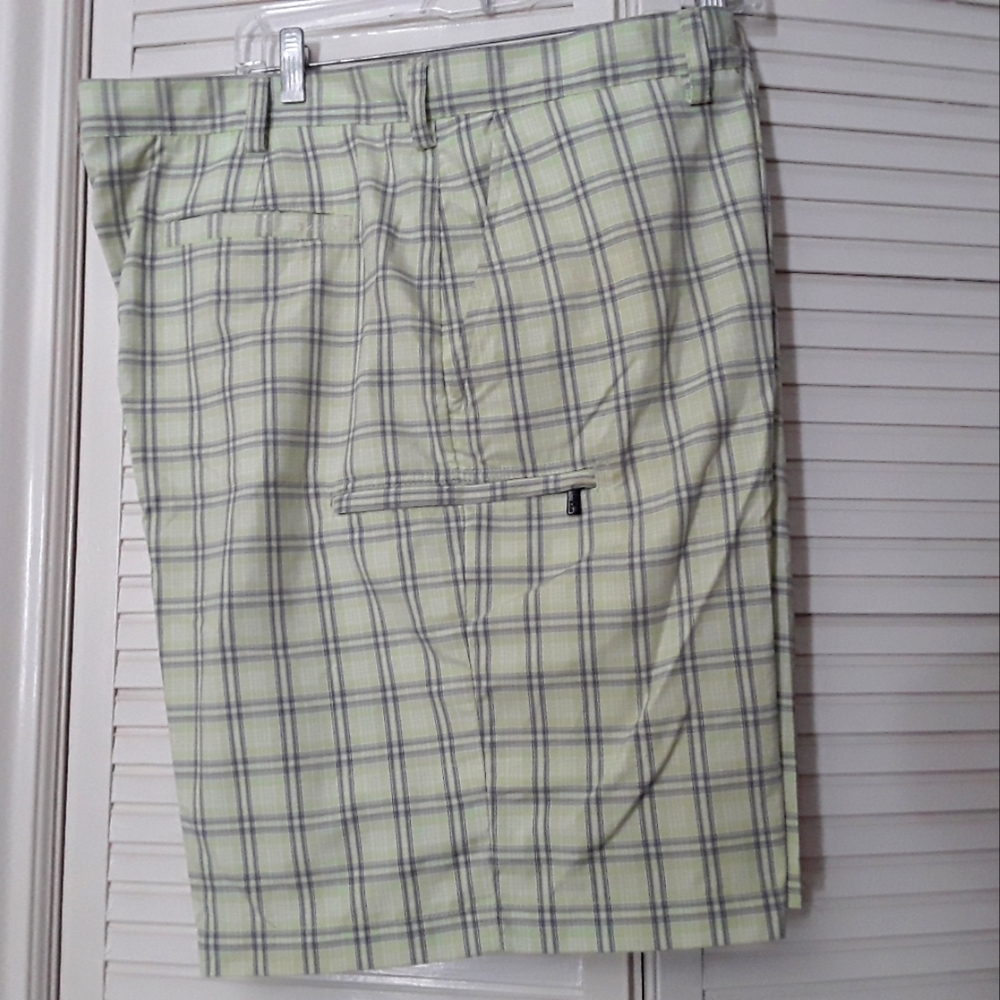 Izod Shorts 42